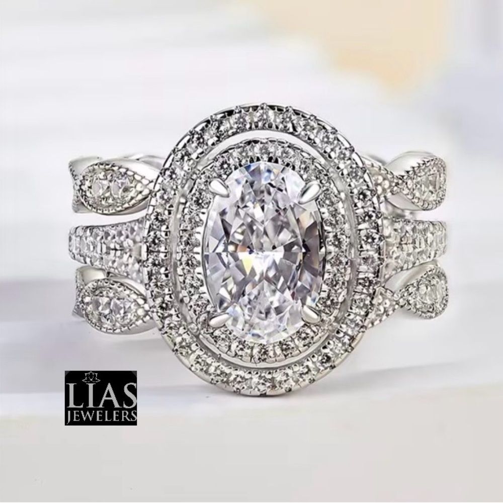 Brand New 18k White Gold Wedding Ring Set